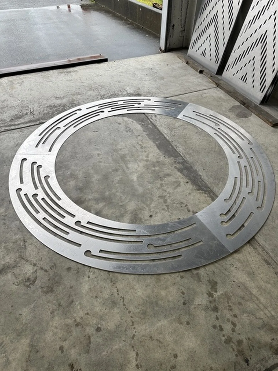 Standing Stones, fabrication, 2023